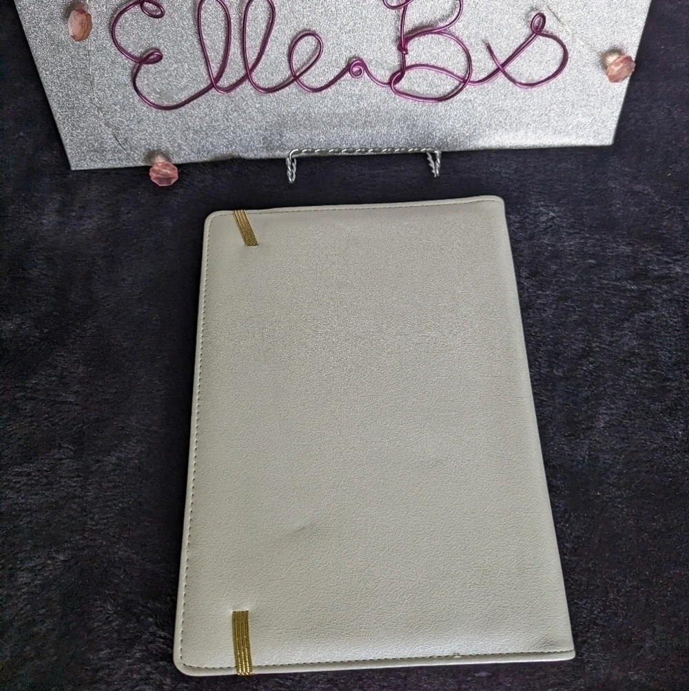 no brand wedding planning